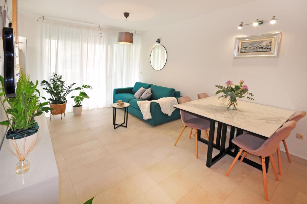 Family Apartment Noel - Omiš Zewnętrze zdjęcie
