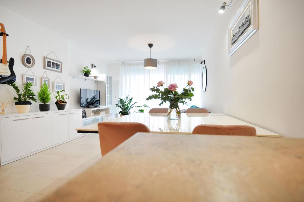 Family Apartment Noel - Omiš Zewnętrze zdjęcie