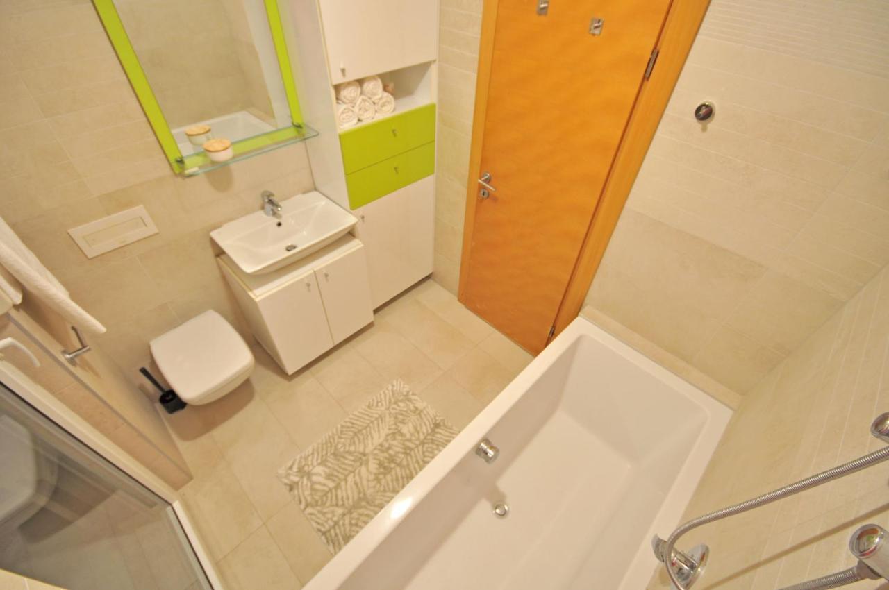 Family Apartment Noel - Omiš Zewnętrze zdjęcie